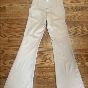 Vuori Women's Light Beige Flare Leggings